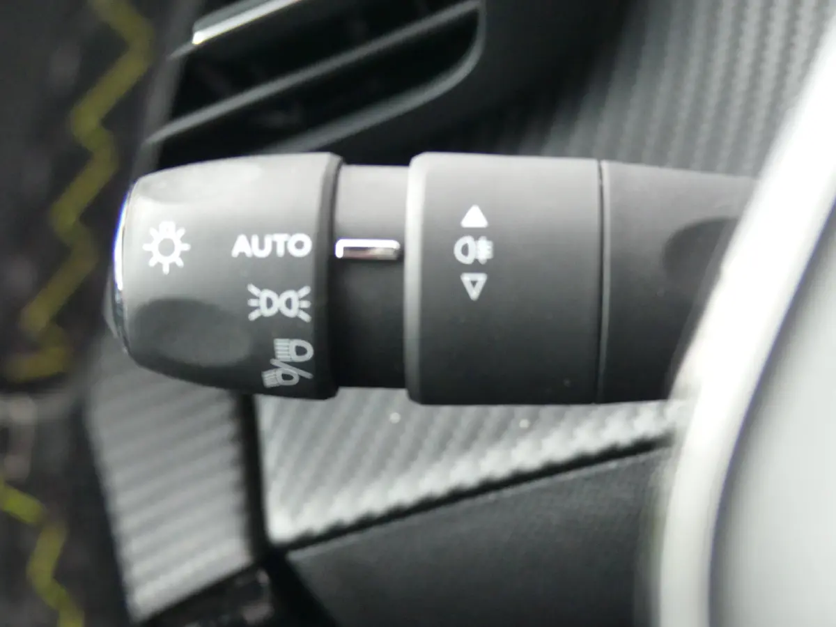 1.2 PureTech GT Pack | TREKHAAK | CAMERA | ADAPTIVE CRUISE | DODEHOEKDETECTIE | STOELVERWARMING | PARKEERSENSOREN V+A | APPLE CARPLAY / ANDRIOD AUTO | NAVI | LMV 17" |
