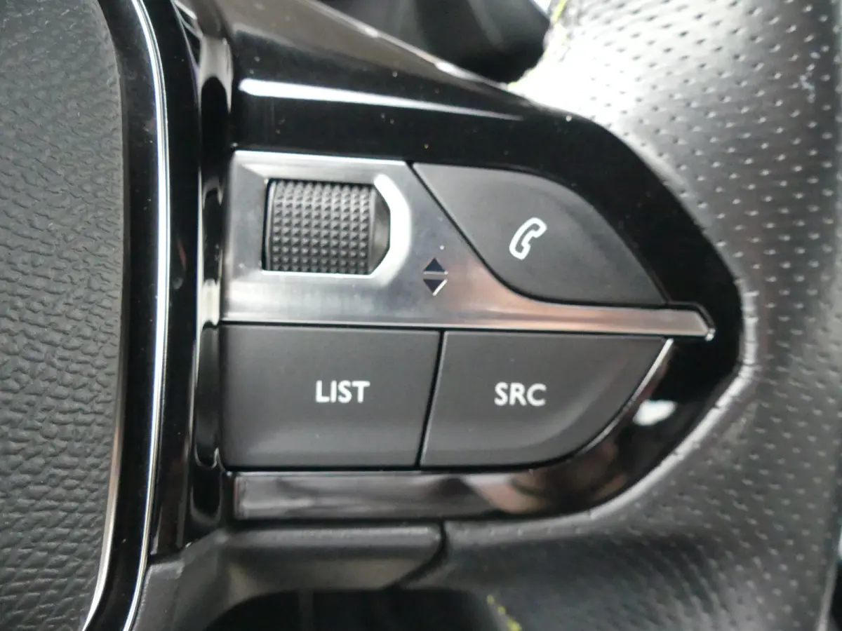 1.2 PureTech GT Pack | TREKHAAK | CAMERA | ADAPTIVE CRUISE | DODEHOEKDETECTIE | STOELVERWARMING | PARKEERSENSOREN V+A | APPLE CARPLAY / ANDRIOD AUTO | NAVI | LMV 17" |