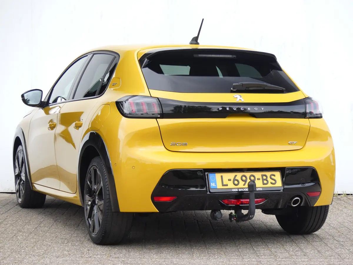 1.2 PureTech GT Pack | TREKHAAK | CAMERA | ADAPTIVE CRUISE | DODEHOEKDETECTIE | STOELVERWARMING | PARKEERSENSOREN V+A | APPLE CARPLAY / ANDRIOD AUTO | NAVI | LMV 17" |