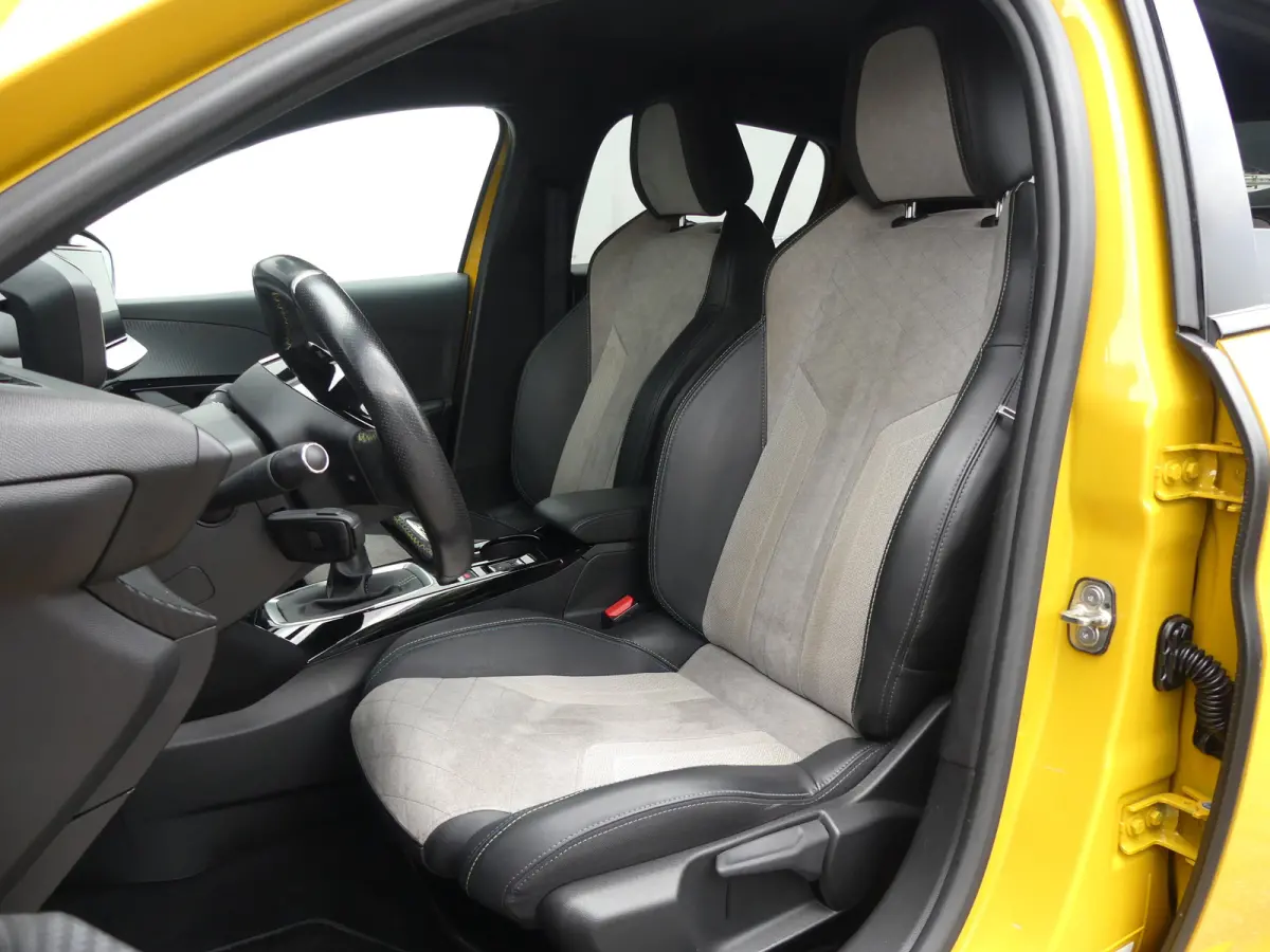 1.2 PureTech GT Pack | TREKHAAK | CAMERA | ADAPTIVE CRUISE | DODEHOEKDETECTIE | STOELVERWARMING | PARKEERSENSOREN V+A | APPLE CARPLAY / ANDRIOD AUTO | NAVI | LMV 17" |