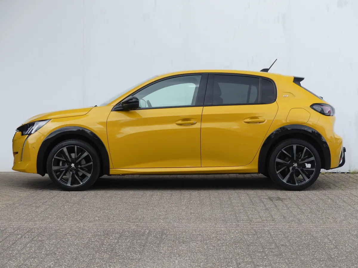 1.2 PureTech GT Pack | TREKHAAK | CAMERA | ADAPTIVE CRUISE | DODEHOEKDETECTIE | STOELVERWARMING | PARKEERSENSOREN V+A | APPLE CARPLAY / ANDRIOD AUTO | NAVI | LMV 17" |