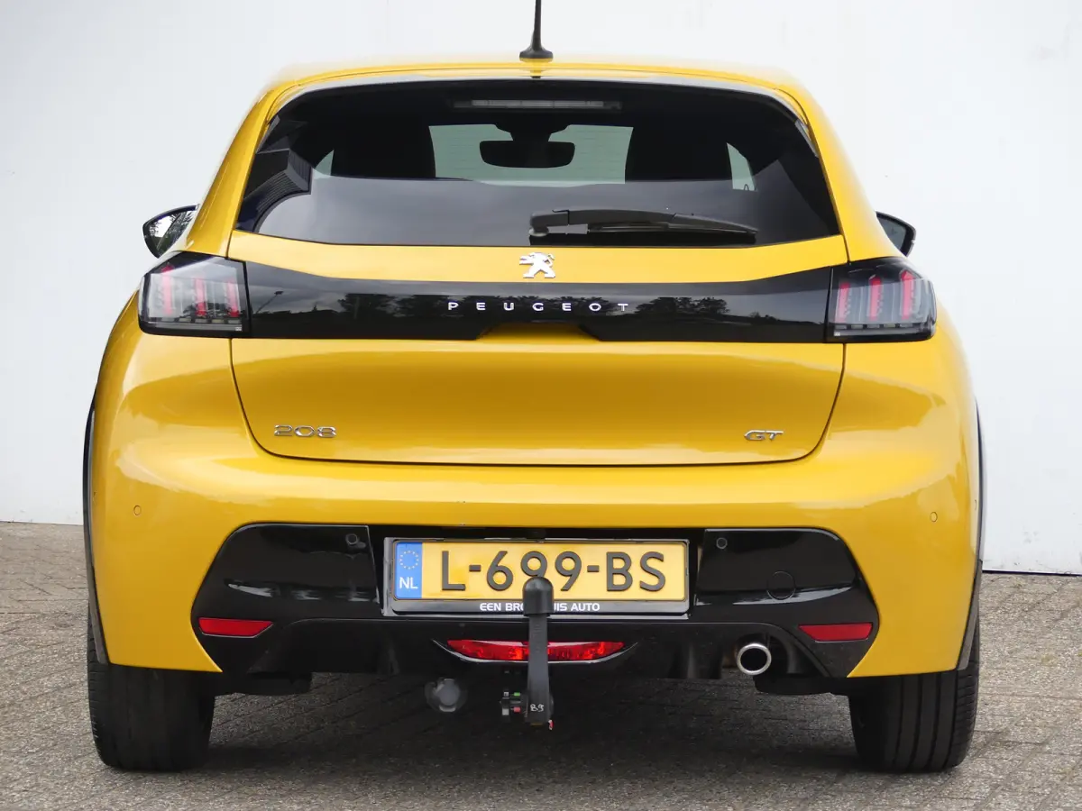 1.2 PureTech GT Pack | TREKHAAK | CAMERA | ADAPTIVE CRUISE | DODEHOEKDETECTIE | STOELVERWARMING | PARKEERSENSOREN V+A | APPLE CARPLAY / ANDRIOD AUTO | NAVI | LMV 17" |