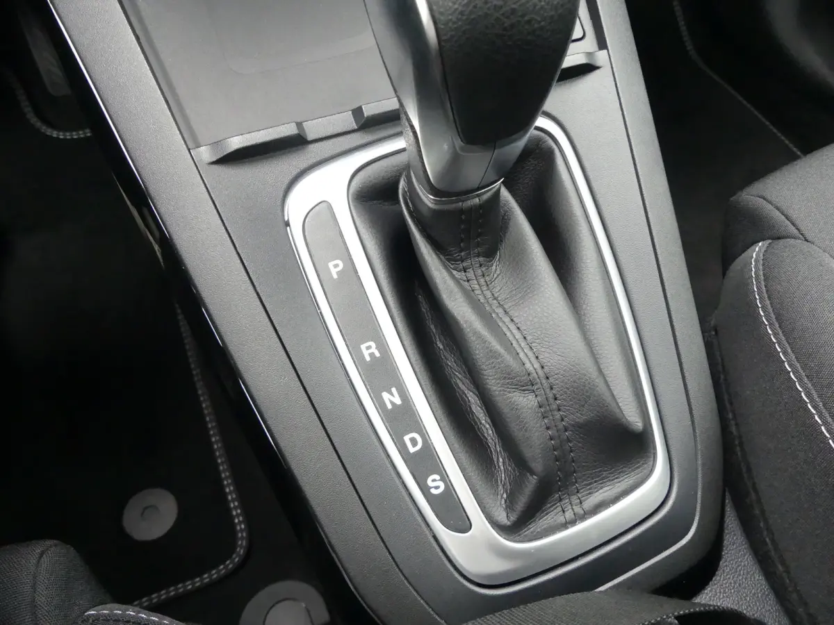 1.0 EcoBoost Titanium | TREKHAAK | CAMERA | STUUR+STOEL+VOORRUITVERWARMING | ELEKTRISCHE ACHTERKLEP | PARKEERSENSOREN | LMV 17" | NAVI |