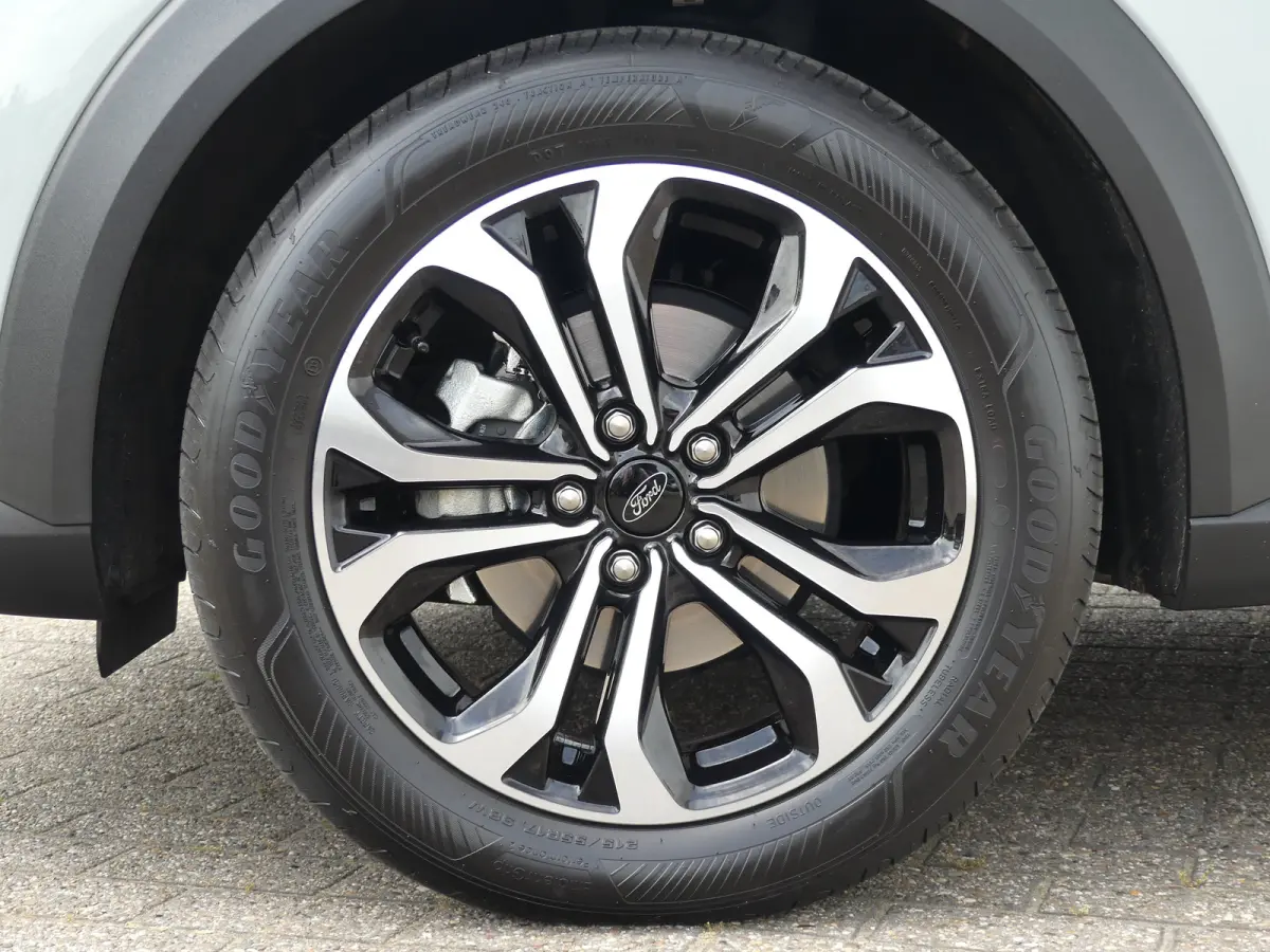 1.0 EcoBoost Titanium | TREKHAAK | CAMERA | STUUR+STOEL+VOORRUITVERWARMING | ELEKTRISCHE ACHTERKLEP | PARKEERSENSOREN | LMV 17" | NAVI |