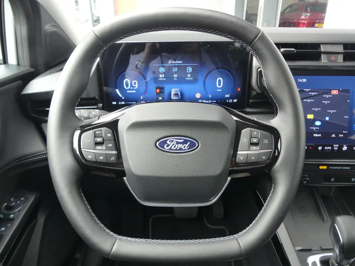 1.0 EcoBoost Titanium | TREKHAAK | CAMERA | STUUR+STOEL+VOORRUITVERWARMING | ELEKTRISCHE ACHTERKLEP | PARKEERSENSOREN | LMV 17" | NAVI |