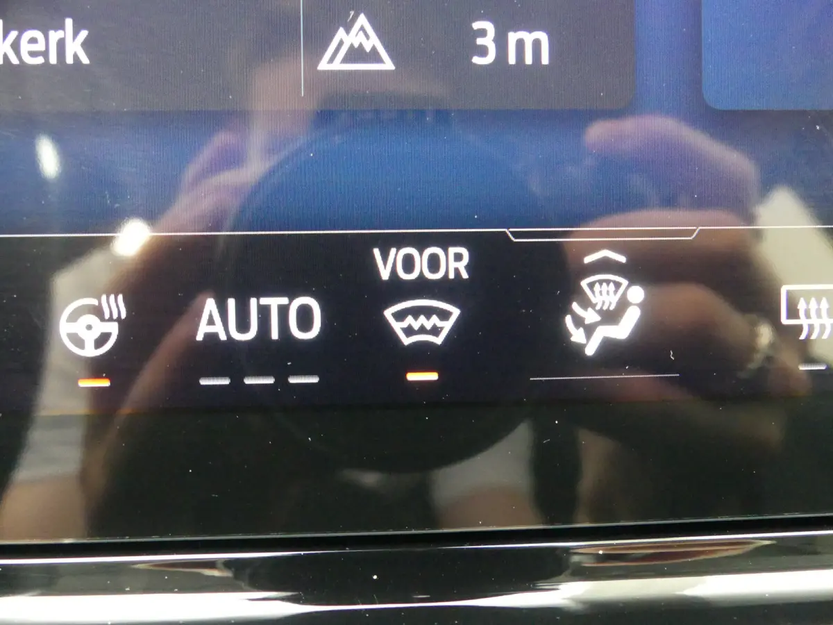 1.0 EcoBoost Titanium | TREKHAAK | CAMERA | STUUR+STOEL+VOORRUITVERWARMING | ELEKTRISCHE ACHTERKLEP | PARKEERSENSOREN | LMV 17" | NAVI |