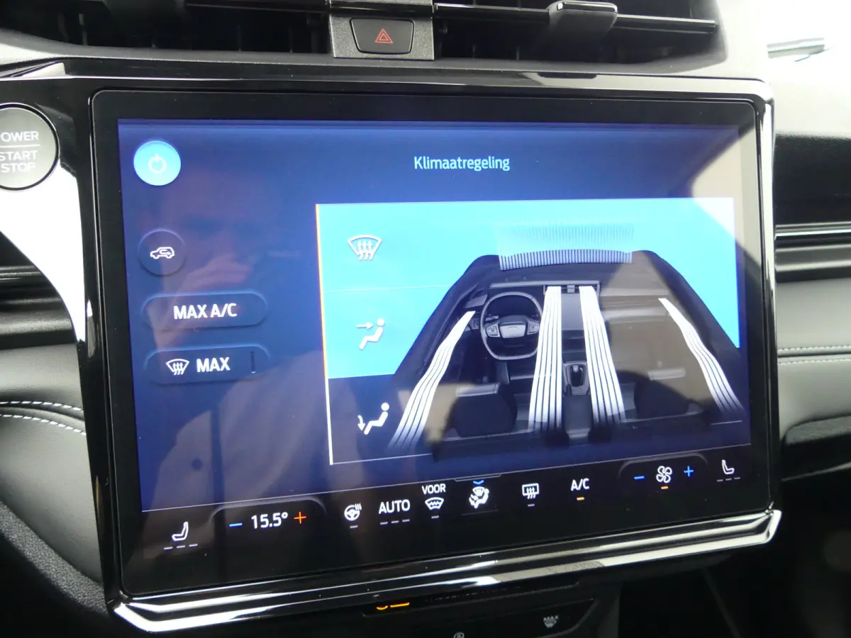 1.0 EcoBoost Titanium | TREKHAAK | CAMERA | STUUR+STOEL+VOORRUITVERWARMING | ELEKTRISCHE ACHTERKLEP | PARKEERSENSOREN | LMV 17" | NAVI |