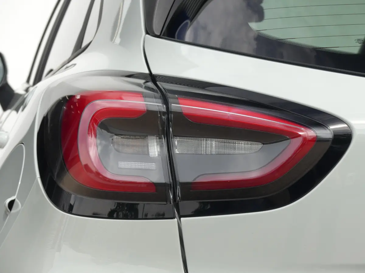 1.0 EcoBoost Titanium | TREKHAAK | CAMERA | STUUR+STOEL+VOORRUITVERWARMING | ELEKTRISCHE ACHTERKLEP | PARKEERSENSOREN | LMV 17" | NAVI |