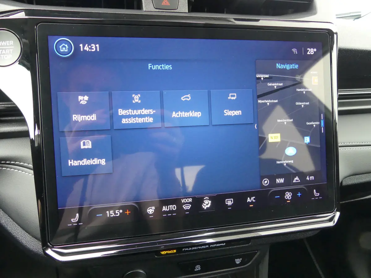 1.0 EcoBoost Titanium | TREKHAAK | CAMERA | STUUR+STOEL+VOORRUITVERWARMING | ELEKTRISCHE ACHTERKLEP | PARKEERSENSOREN | LMV 17" | NAVI |