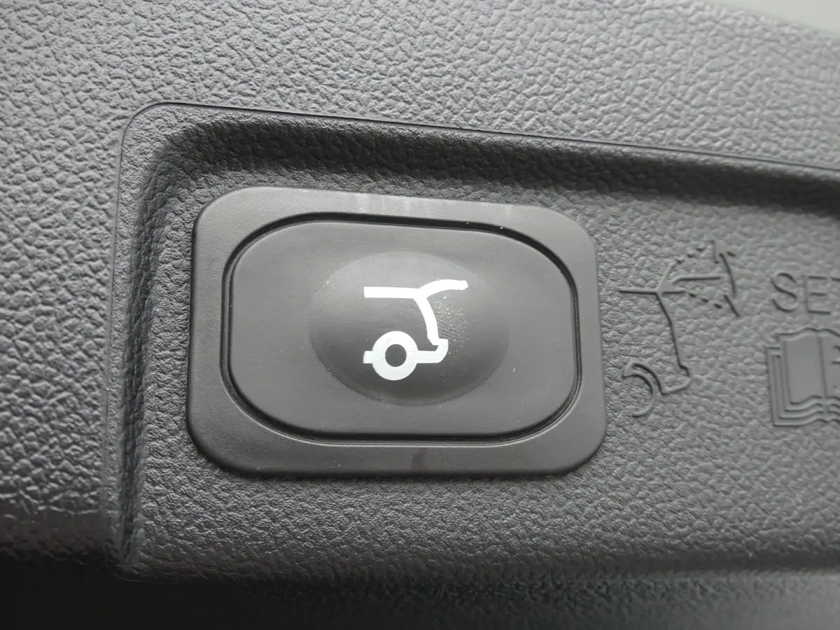 1.0 EcoBoost Titanium | TREKHAAK | CAMERA | STUUR+STOEL+VOORRUITVERWARMING | ELEKTRISCHE ACHTERKLEP | PARKEERSENSOREN | LMV 17" | NAVI |