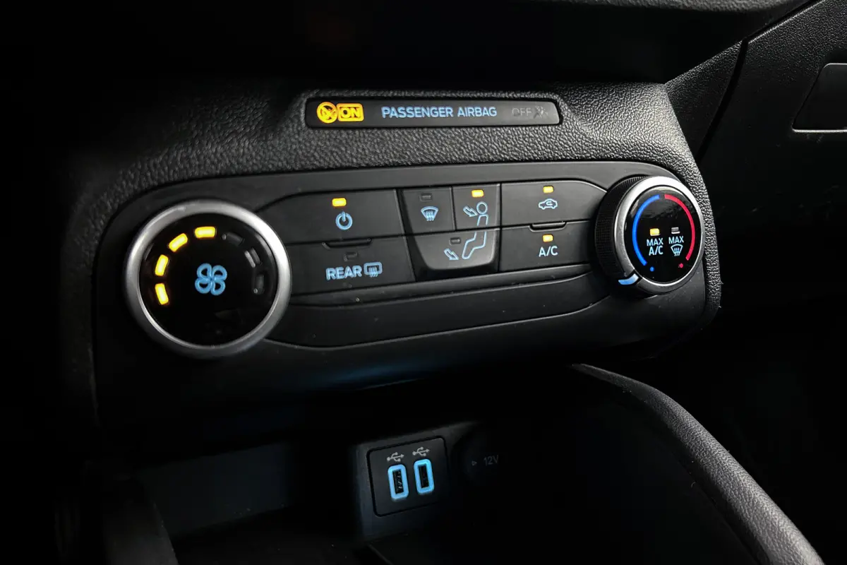 1.0 EcoBoost Trend Edition Business | Camera | Apple Carplay