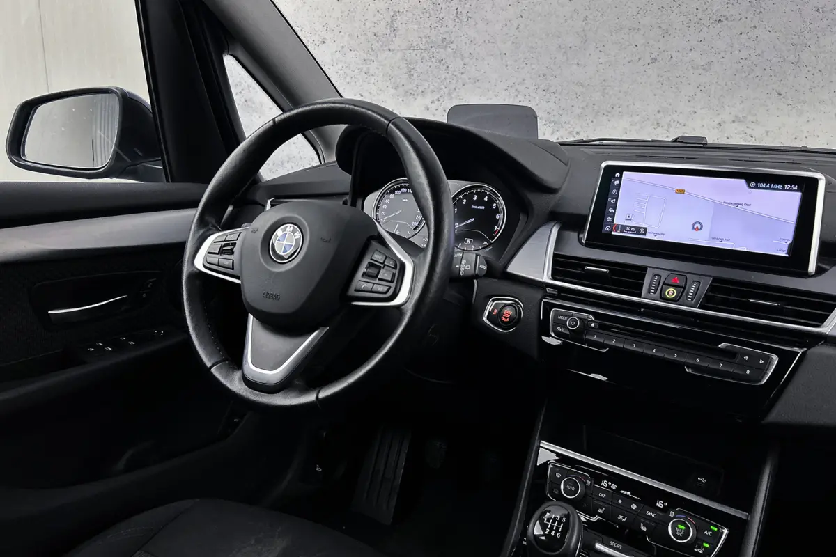 218i 7p. Executive | Camera | LED | Navigatie | Airco | Lichtmetalen velgen