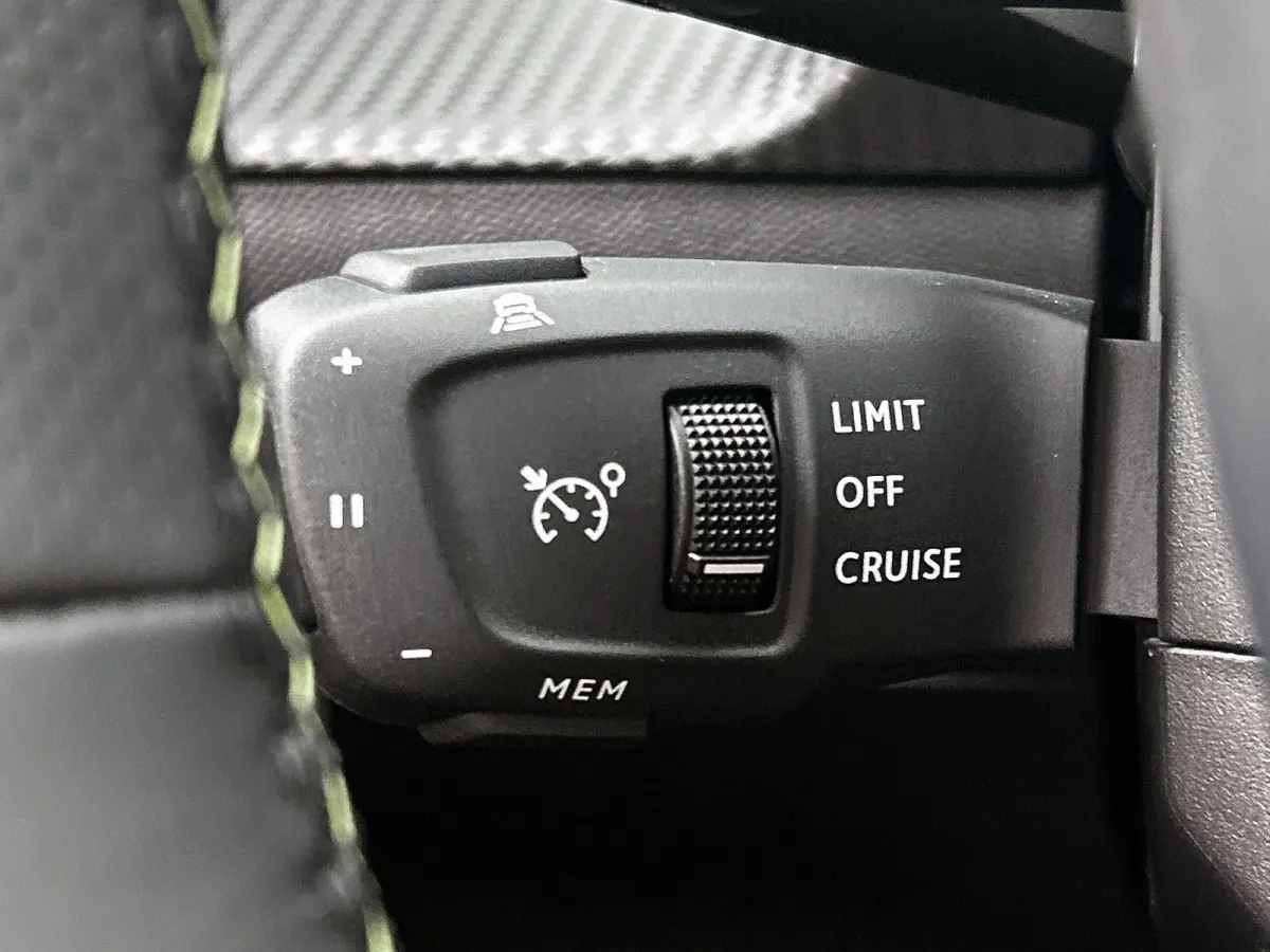 1.2 Hybrid 145pk GT Automaat | Glazendak | Navigatie | Camera voor + Achter | Climate Control | Adaptieve Cruise Control | Full-LED | Dodehoekdetectie |