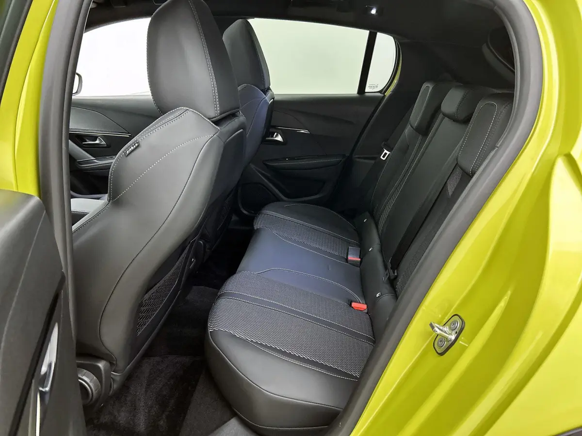 1.2 Hybrid 145pk GT Automaat | Glazendak | Navigatie | Camera voor + Achter | Climate Control | Adaptieve Cruise Control | Full-LED | Dodehoekdetectie |