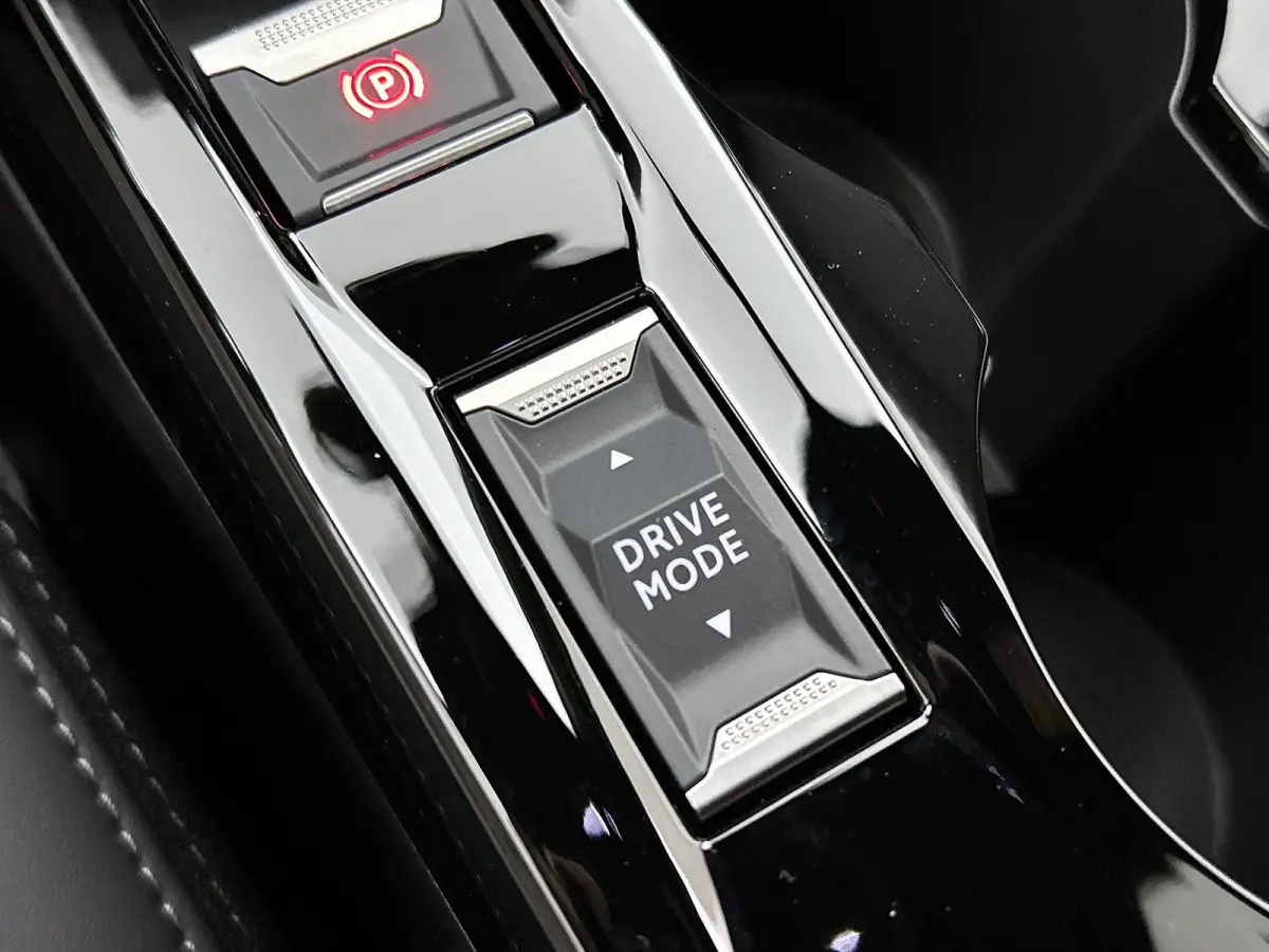 1.2 Hybrid 145pk GT Automaat | Glazendak | Navigatie | Camera voor + Achter | Climate Control | Adaptieve Cruise Control | Full-LED | Dodehoekdetectie |