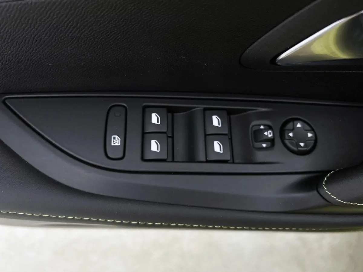 1.2 Hybrid 145pk GT Automaat | Glazendak | Navigatie | Camera voor + Achter | Climate Control | Adaptieve Cruise Control | Full-LED | Dodehoekdetectie |