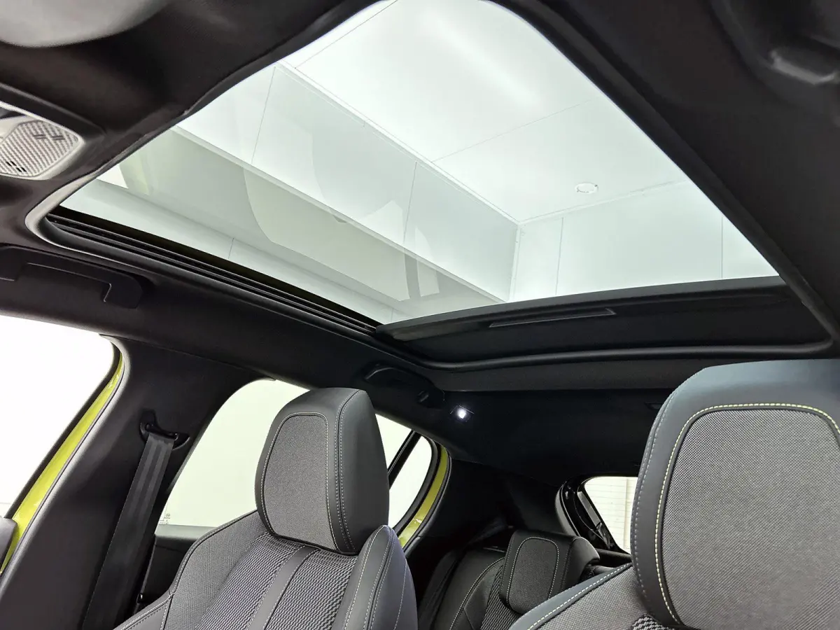 1.2 Hybrid 145pk GT Automaat | Glazendak | Navigatie | Camera voor + Achter | Climate Control | Adaptieve Cruise Control | Full-LED | Dodehoekdetectie |