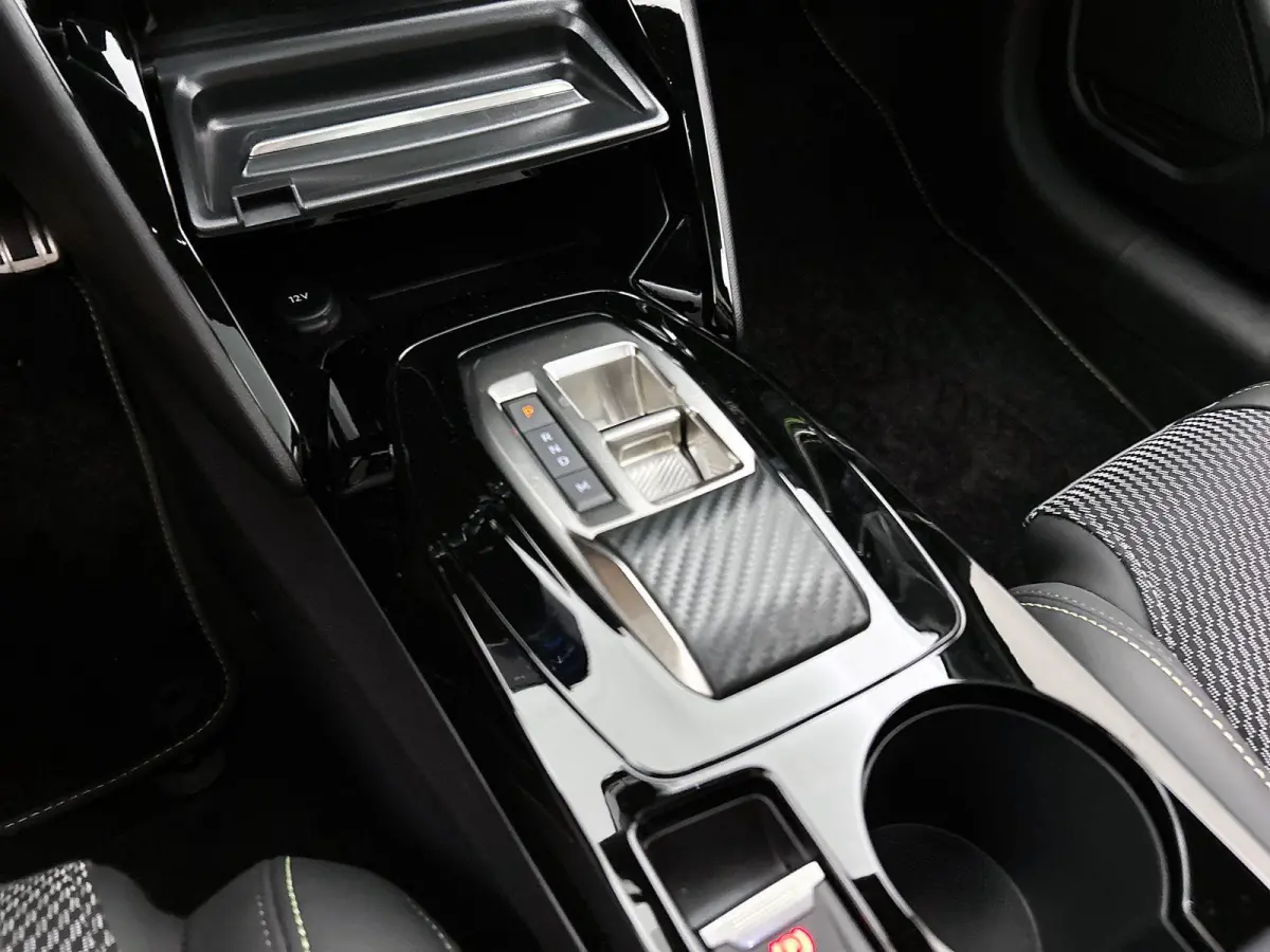 1.2 Hybrid 145pk GT Automaat | Glazendak | Navigatie | Camera voor + Achter | Climate Control | Adaptieve Cruise Control | Full-LED | Dodehoekdetectie |