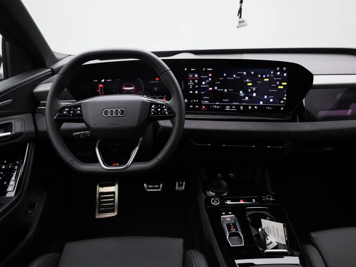 Advanced edition 100 kWh | Adaptive cruise control | Luchtvering | Bang & Olufsen | Geheugen best.stoel | Dodehoekdetectie | Stuurverwarming | Stoelverwarming voor & achter | MMI-bijrijderss