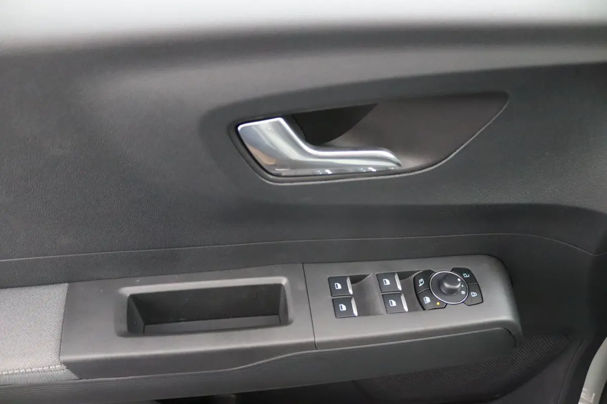 BEV Titanium €7.535,- korting !! | Achterlichten LED | Dagrijlicht LED | Driver assistance pack inclusief navigatie