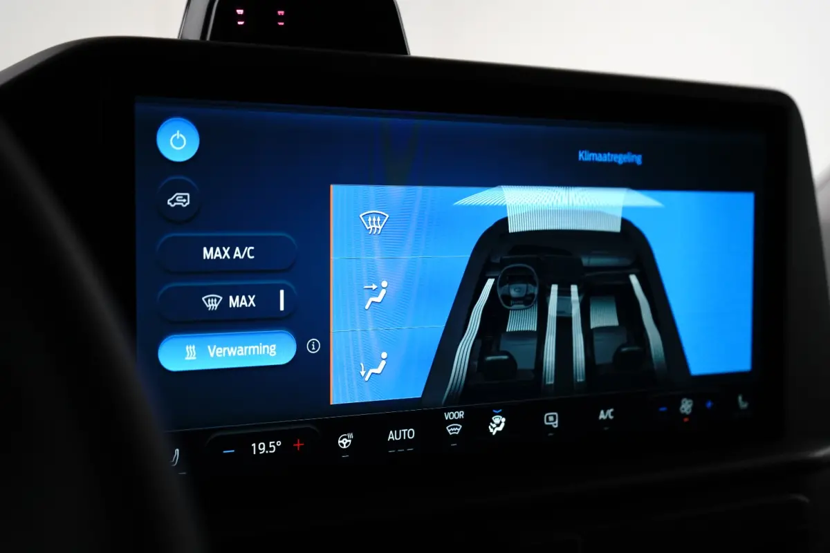 320 L1H1 Trend 71 kWh 218PK | 130km/u | Carplay | 2300kg Trekgewicht | Camera | 370km WLTP | 2 zitplaatsen rechtsvoor | Achteruitrijcamera | Bestuurdersstoel verwarmd