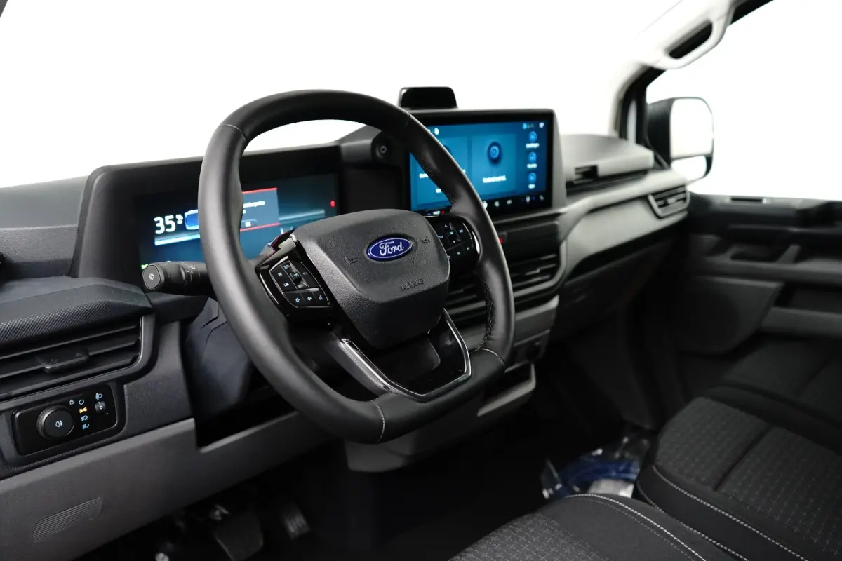 320 L1H1 Trend 71 kWh 218PK | 130km/u | Carplay | 2300kg Trekgewicht | Camera | 370km WLTP | 2 zitplaatsen rechtsvoor | Achteruitrijcamera | Bestuurdersstoel verwarmd