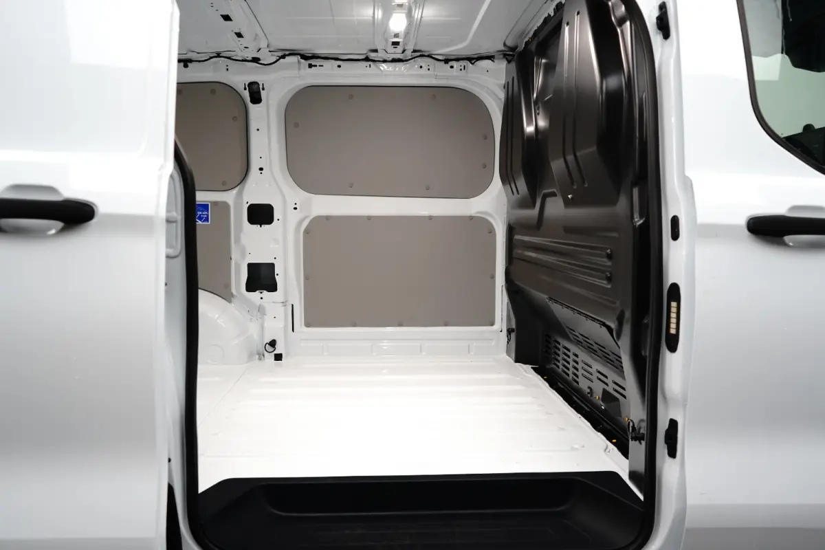 320 L1H1 Trend 71 kWh 218PK | 130km/u | Carplay | 2300kg Trekgewicht | Camera | 370km WLTP | 2 zitplaatsen rechtsvoor | Achteruitrijcamera | Bestuurdersstoel verwarmd