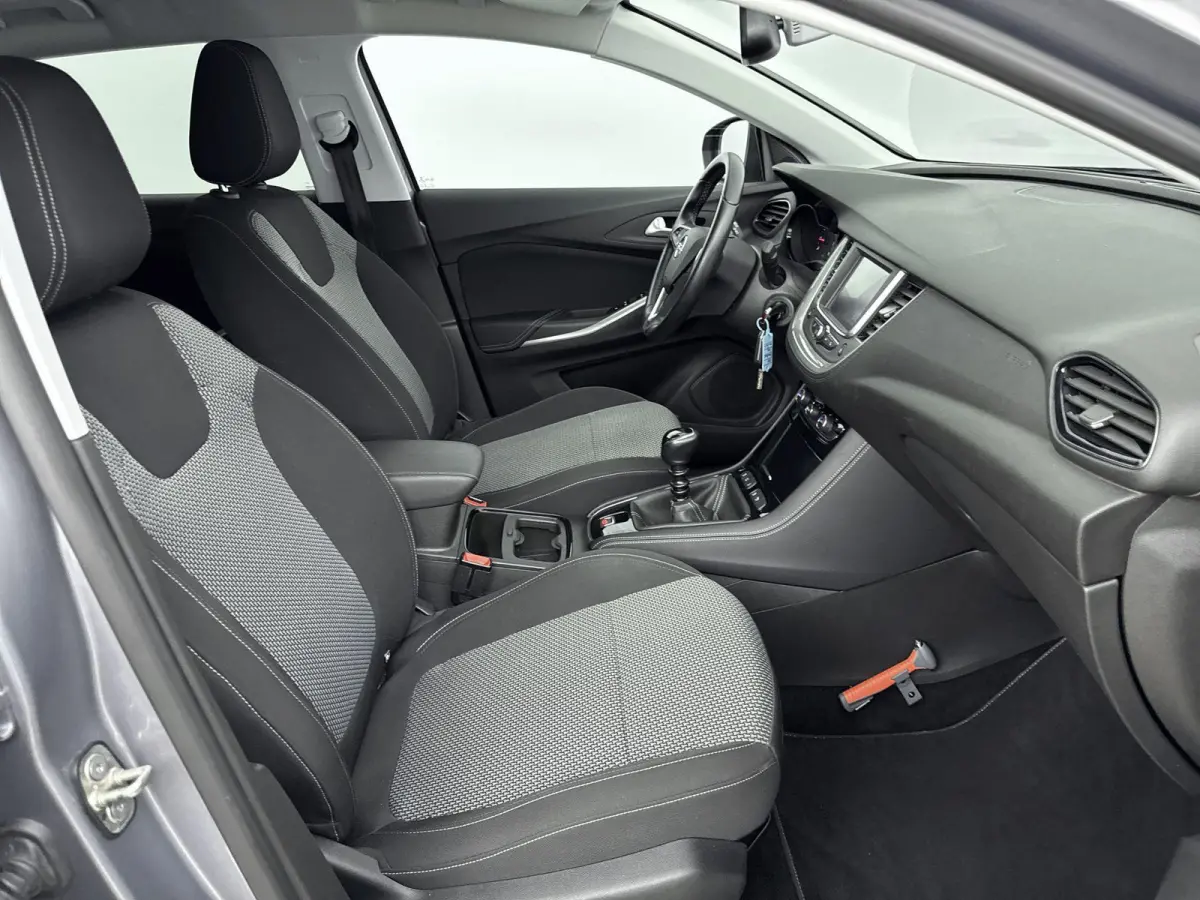 1.2 130pk Online Edition | Trekhaak | Lichtmetalen velgen | Climate control | Parkeersensoren | Cruise control |