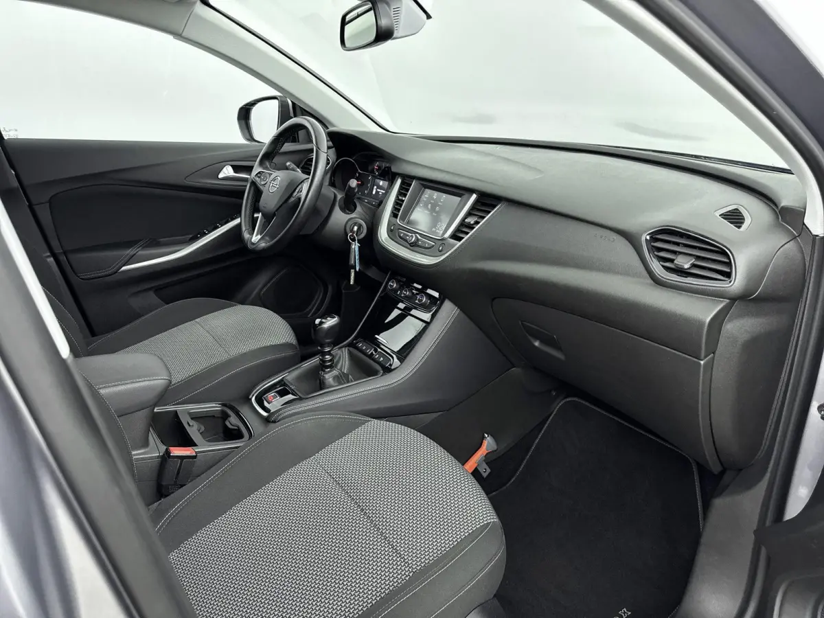 1.2 130pk Online Edition | Trekhaak | Lichtmetalen velgen | Climate control | Parkeersensoren | Cruise control |
