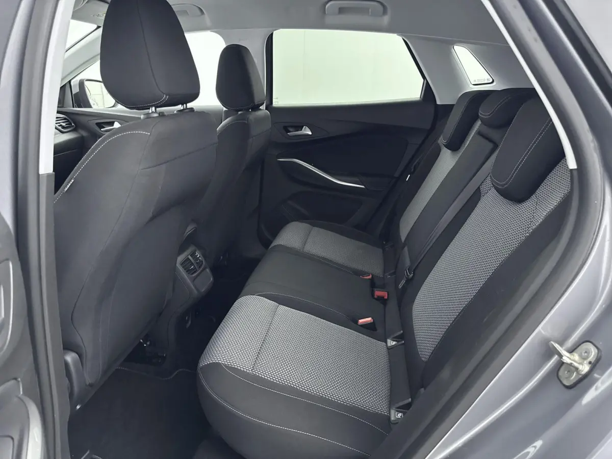 1.2 130pk Online Edition | Trekhaak | Lichtmetalen velgen | Climate control | Parkeersensoren | Cruise control |