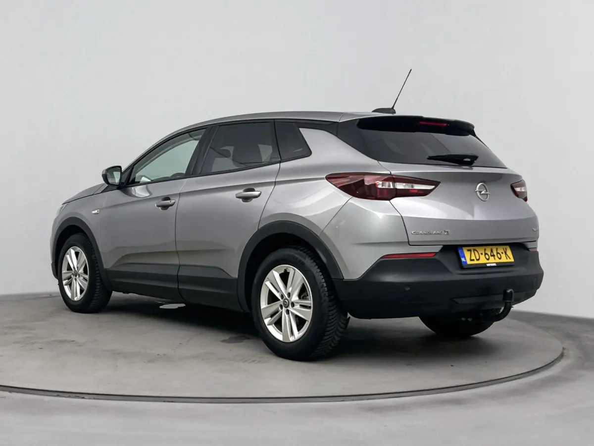 1.2 130pk Online Edition | Trekhaak | Lichtmetalen velgen | Climate control | Parkeersensoren | Cruise control |