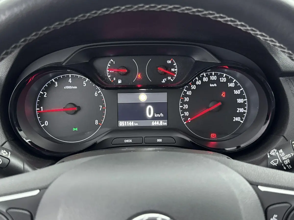 1.2 130pk Online Edition | Trekhaak | Lichtmetalen velgen | Climate control | Parkeersensoren | Cruise control |