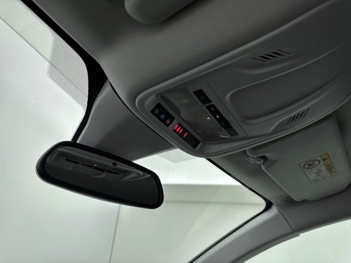1.2 130pk Online Edition | Trekhaak | Lichtmetalen velgen | Climate control | Parkeersensoren | Cruise control |