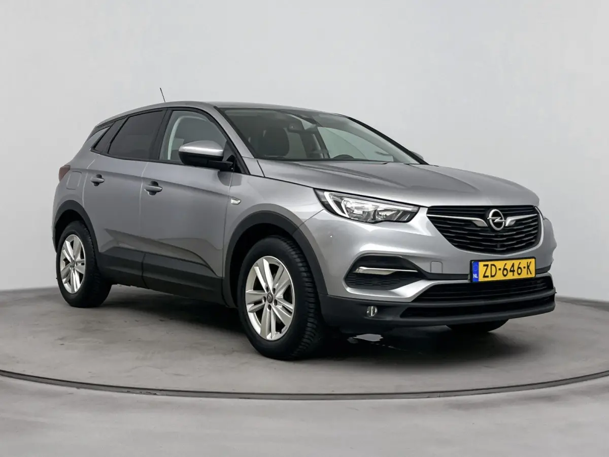 1.2 130pk Online Edition | Trekhaak | Lichtmetalen velgen | Climate control | Parkeersensoren | Cruise control |