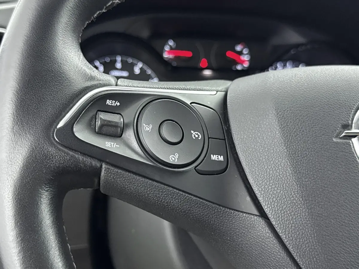 1.2 130pk Online Edition | Trekhaak | Lichtmetalen velgen | Climate control | Parkeersensoren | Cruise control |