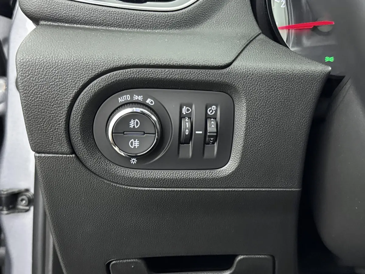 1.2 130pk Online Edition | Trekhaak | Lichtmetalen velgen | Climate control | Parkeersensoren | Cruise control |