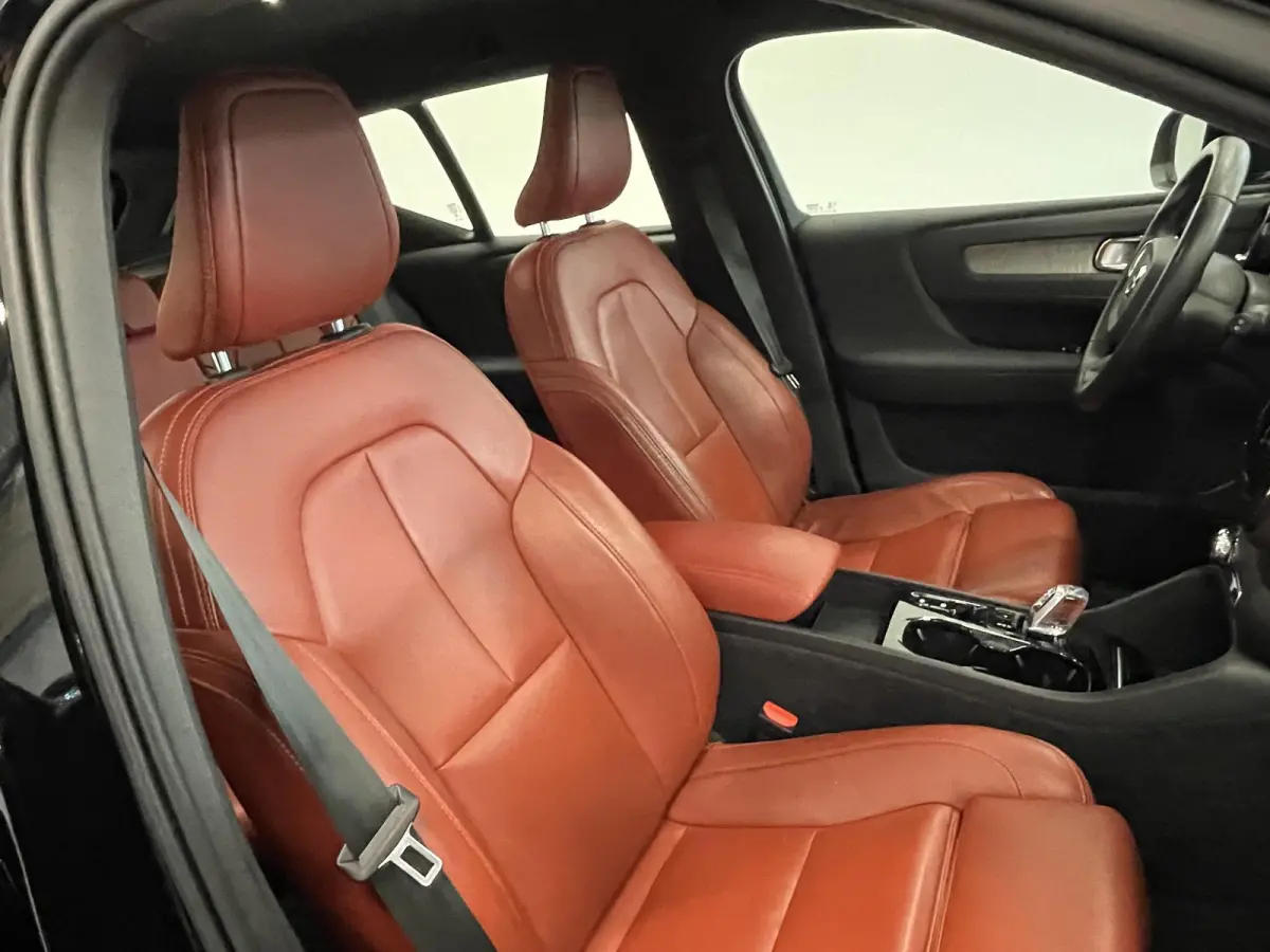 1.5 T5 Inscription Navigatie Apple Carplay Android Auto Camera Parkeersensoren Cruise Control Leder Full LED Stoel- en stuurverwarming Climate Control Lichtmetalen velgen