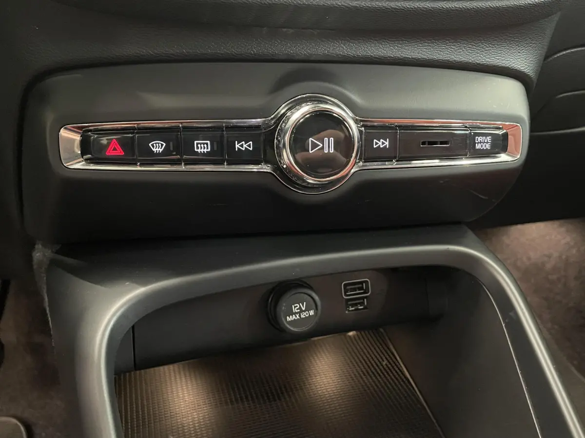 1.5 T5 Inscription Navigatie Apple Carplay Android Auto Camera Parkeersensoren Cruise Control Leder Full LED Stoel- en stuurverwarming Climate Control Lichtmetalen velgen