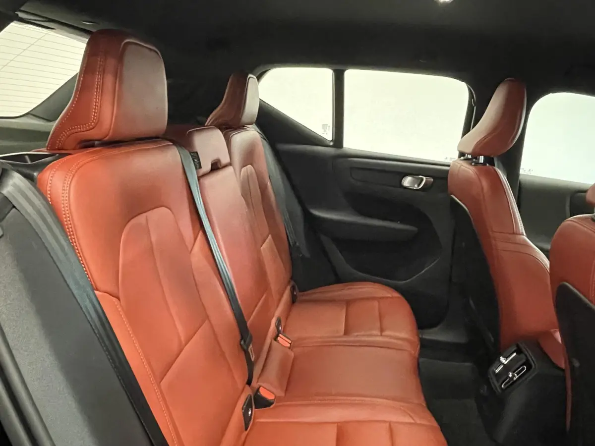 1.5 T5 Inscription Navigatie Apple Carplay Android Auto Camera Parkeersensoren Cruise Control Leder Full LED Stoel- en stuurverwarming Climate Control Lichtmetalen velgen
