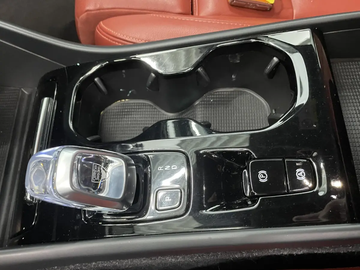 1.5 T5 Inscription Navigatie Apple Carplay Android Auto Camera Parkeersensoren Cruise Control Leder Full LED Stoel- en stuurverwarming Climate Control Lichtmetalen velgen