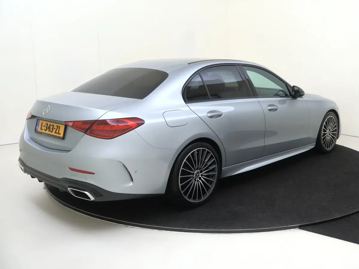 180 AMG Line / Achteruitrijcamera / Stoelverwarming / Night-Pakket / Multispaaks-Velgen /