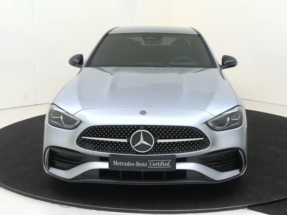 180 AMG Line / Achteruitrijcamera / Stoelverwarming / Night-Pakket / Multispaaks-Velgen /