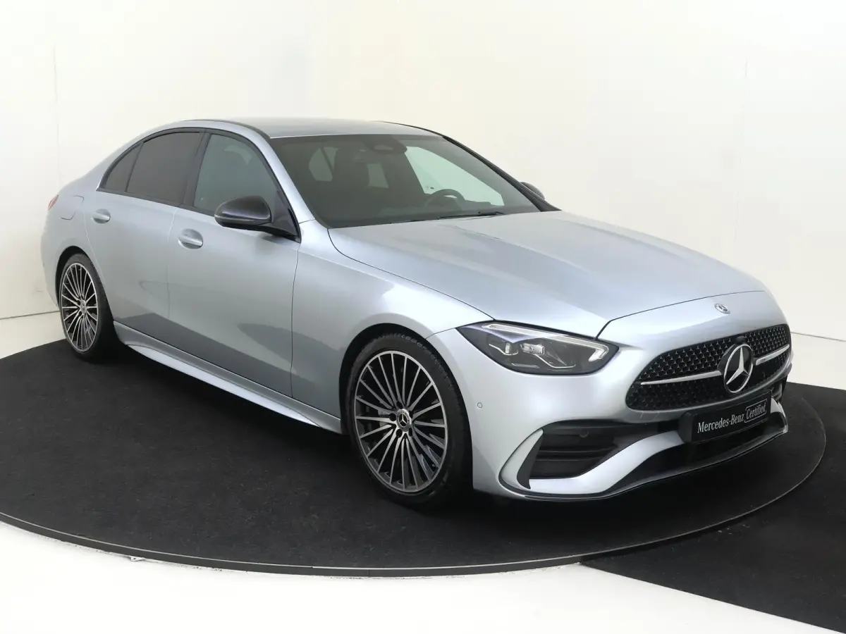 180 AMG Line / Achteruitrijcamera / Stoelverwarming / Night-Pakket / Multispaaks-Velgen /