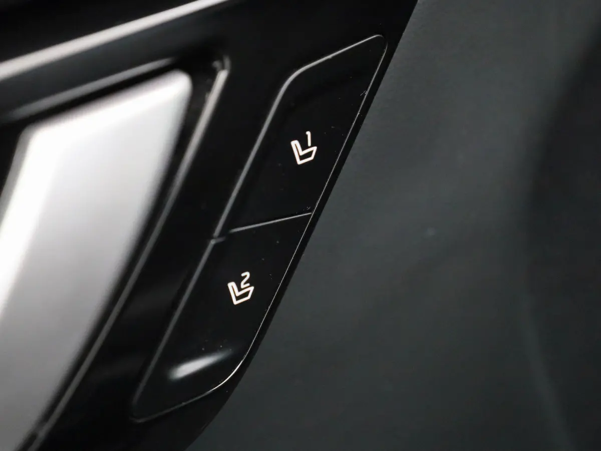 BEV 77,4 kWH Business Plus | Apple Carplay / Android Auto | Stoelverwarming | Stoelventilatie | Stuurverwarming | Achteruitrijcamera |