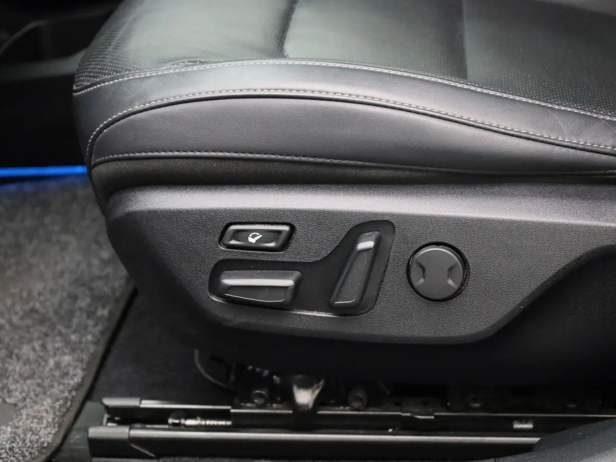 BEV 77,4 kWH Business Plus | Apple Carplay / Android Auto | Stoelverwarming | Stoelventilatie | Stuurverwarming | Achteruitrijcamera |