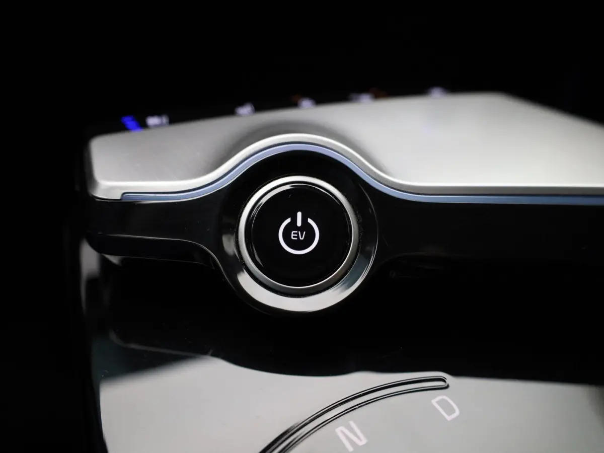 BEV 77,4 kWH Business Plus | Apple Carplay / Android Auto | Stoelverwarming | Stoelventilatie | Stuurverwarming | Achteruitrijcamera |