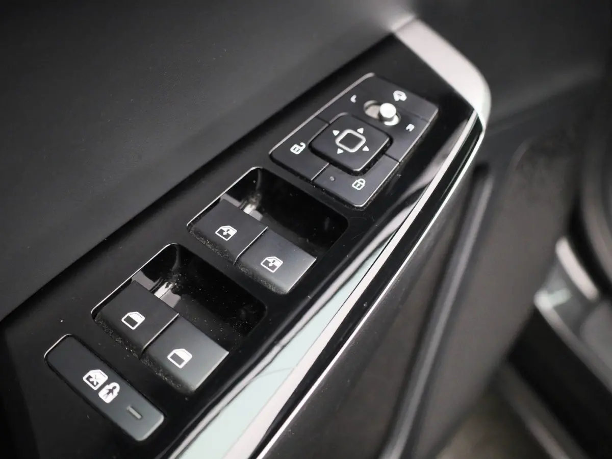 BEV 77,4 kWH Business Plus | Apple Carplay / Android Auto | Stoelverwarming | Stoelventilatie | Stuurverwarming | Achteruitrijcamera |