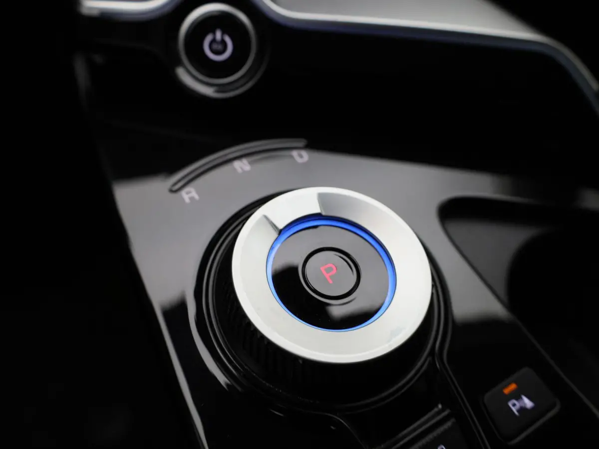 BEV 77,4 kWH Business Plus | Apple Carplay / Android Auto | Stoelverwarming | Stoelventilatie | Stuurverwarming | Achteruitrijcamera |