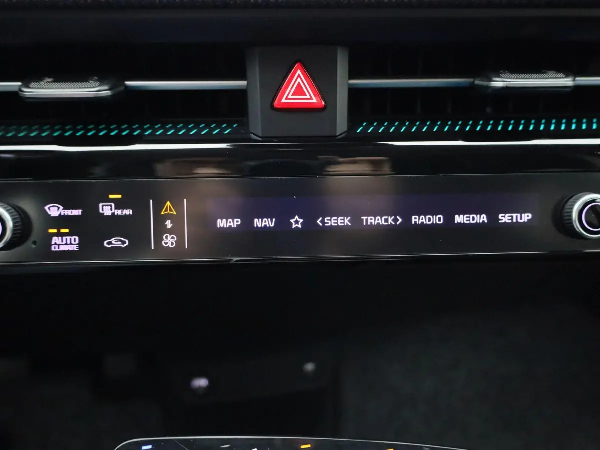 BEV 77,4 kWH Business Plus | Apple Carplay / Android Auto | Stoelverwarming | Stoelventilatie | Stuurverwarming | Achteruitrijcamera |