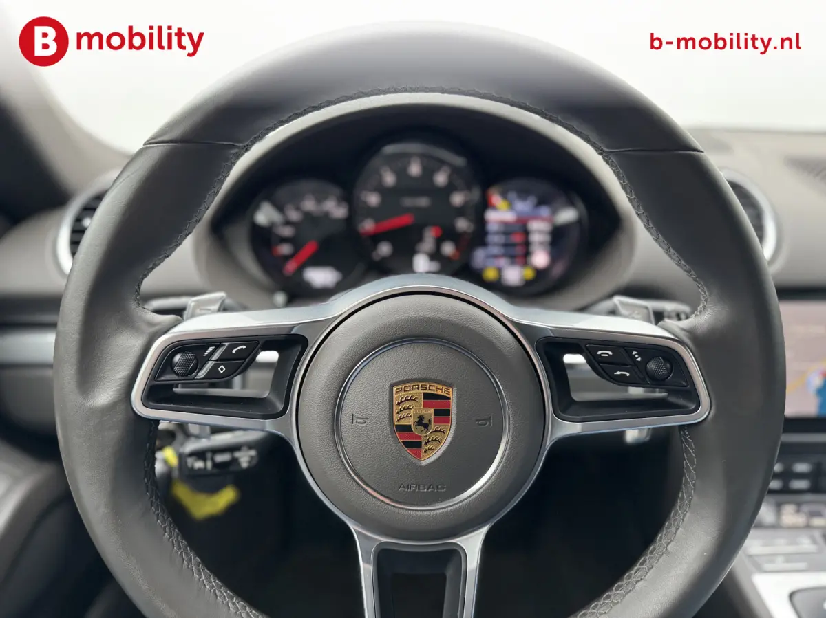 300 PK NL Dealerauto PDK PASM BOSE Stoel/Stuurwielverwarming | Apple CarPlay | Achteruitrijcamera |  Adaptive Cruise Control DAB Audio